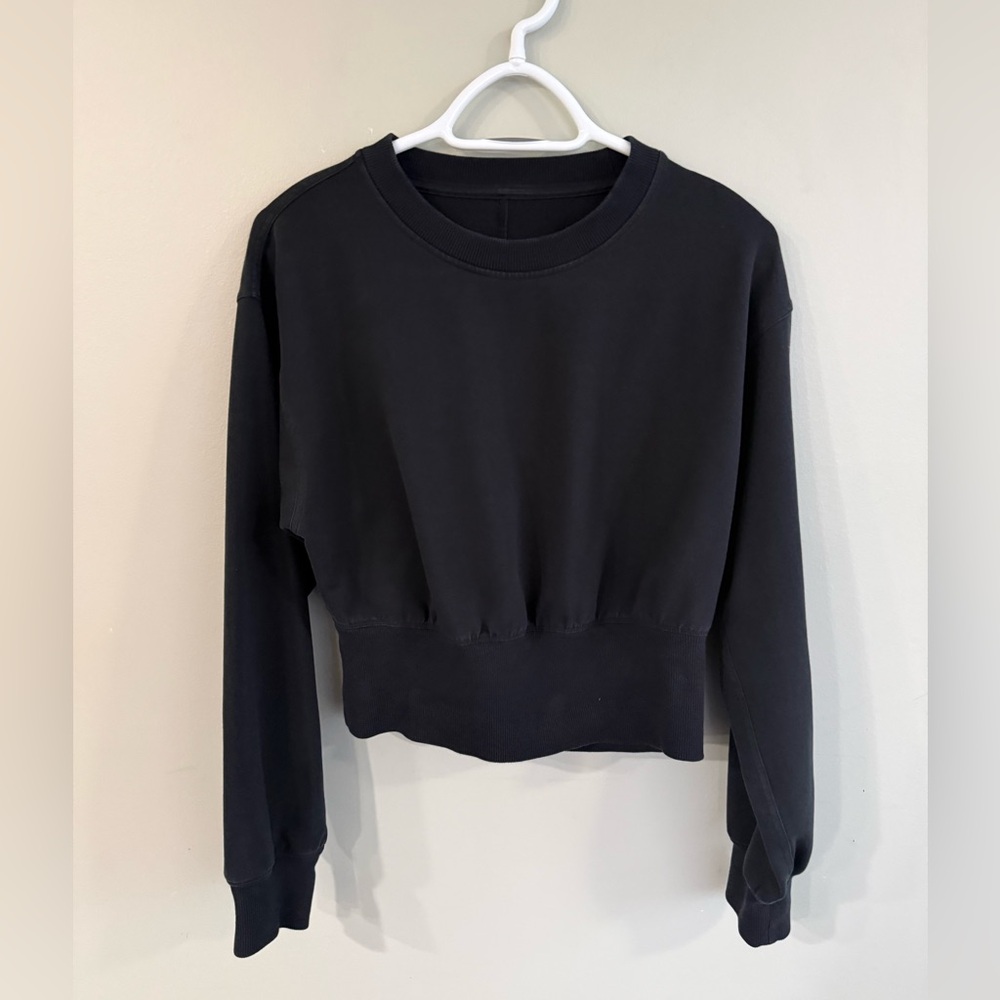 Lululemon Black Cropped Sweatshirt